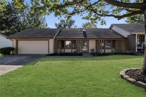 18806 Sunrise Dr, Belton, MO, 64012-9403 | Card Image