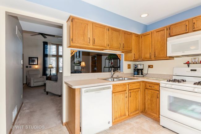 1351 Woodlake Dr, Townhouse with 2 bedrooms, 2 bathrooms and 1 parking in Carol Stream IL | Image 8