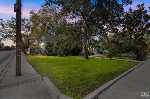 235 Jefferson St, Bakersfield, CA, 93305-3505 | Card Image