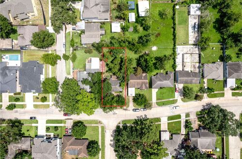 8518 Montridge Dr, Houston, TX, 77055-1424 | Card Image