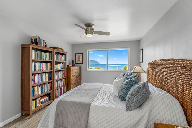 Wake up to gorgeous ocean and mountain views. | Image 19