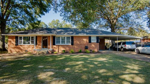 105 Park St, Batesville, MS, 38606-1923 | Card Image