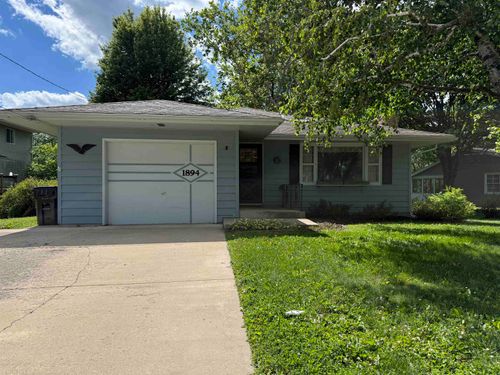 1894 Ridge Dr, Freeport, IL, 61032-3638 | Card Image