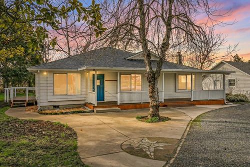 4127 Fern Valley Rd, Phoenix, OR, 97535-9436 | Card Image