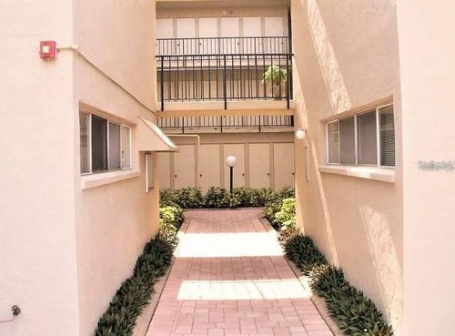211-2763 Woodgate Ln, SARASOTA, FL, 34231-6468 | Card Image