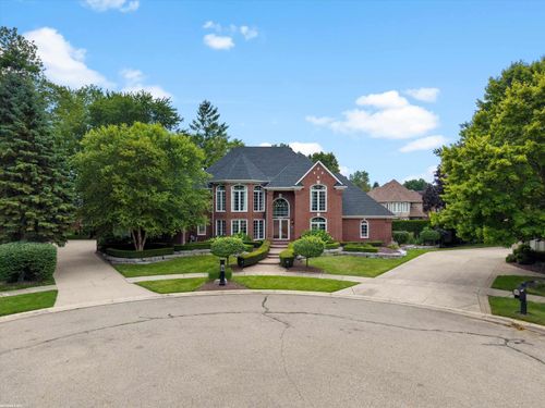 52376 Woodside Ct, Shelby Township, MI, 48315-2414 | Card Image
