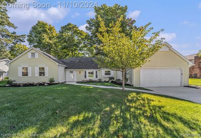 35660 Camden Court, Home with 3 bedrooms, 2 bathrooms and null parking in Farmington Hills MI | Image 1