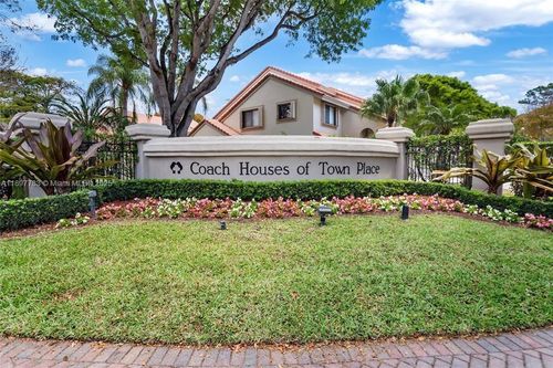 e-5800 Coach House Cir, Boca Raton, FL, 33486-8902 | Card Image