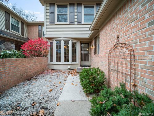 4605 Golf View Dr, Brighton, MI, 48116-9773 | Card Image