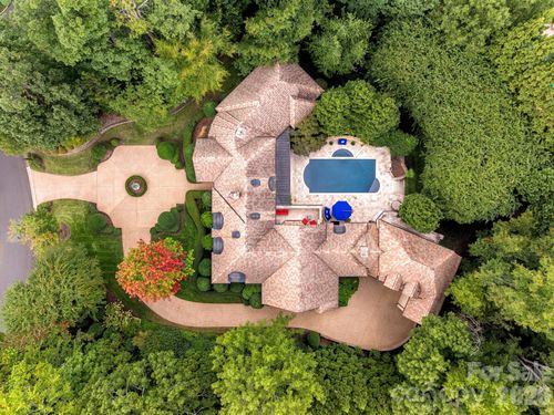 4231 Fox Brook Ln, Charlotte, NC, 28211-5026 | Card Image