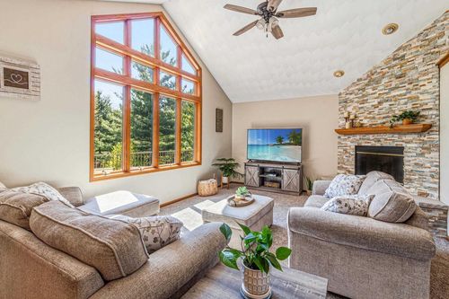 E4564 Sherwood Dr, Spring Green, WI, 53588-9278 | Card Image