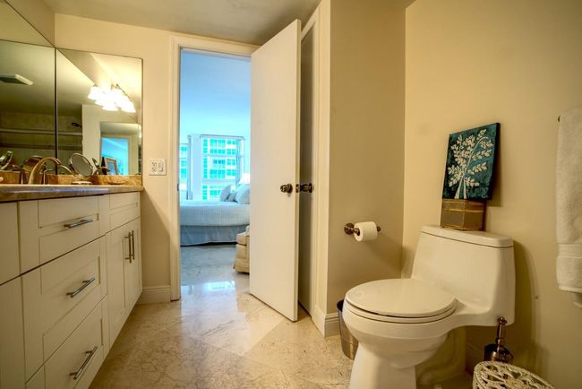 APT-1806 - 1370 S Ocean Blvd, Condo with 2 bedrooms, 2 bathrooms and null parking in Pompano Beach FL | Image 12