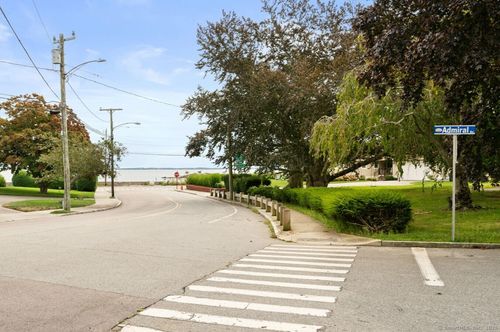 7 Admiral Dr, New London, CT, 06320-4201 | Card Image