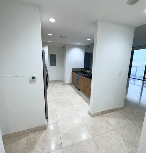 apt-2202-1050 Brickell Ave, Miami, FL, 33131-3909 | Card Image