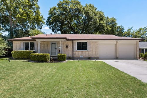 404 E Alexander Ln, Euless, TX, 76040-4702 | Card Image