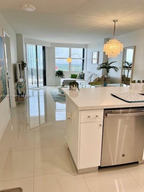 b2405-1901 Brickell Ave, Miami, FL, 33129-1724 | Card Image