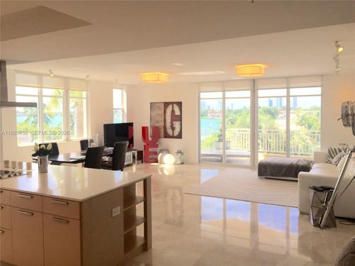 301-1 Century Ln, Miami Beach, FL, 33139 | Card Image