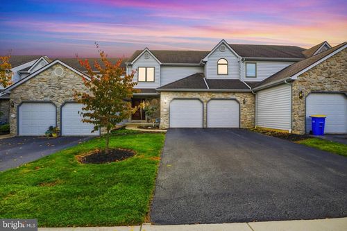 2724-2724 Fairway Dr, YORK, PA, 17402-9568 | Card Image