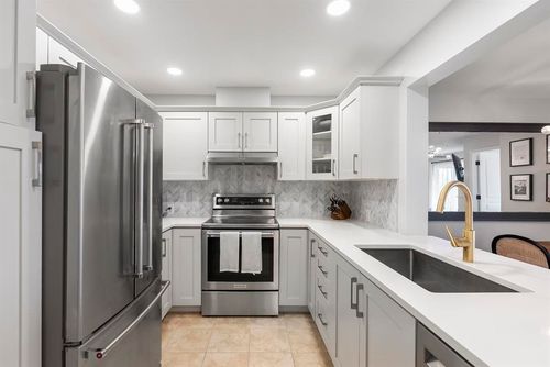 302-4770 52a St, Delta, BC, V4K5B5 | Card Image