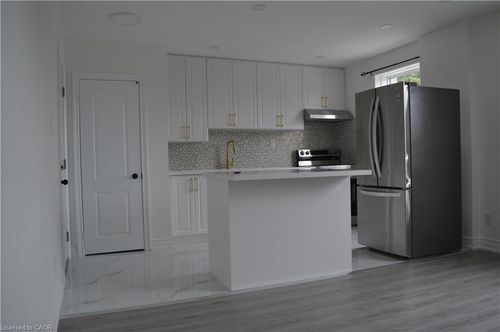 4-2224A Kingston Rd, Scarborough, ON, M1N1T9 | Card Image