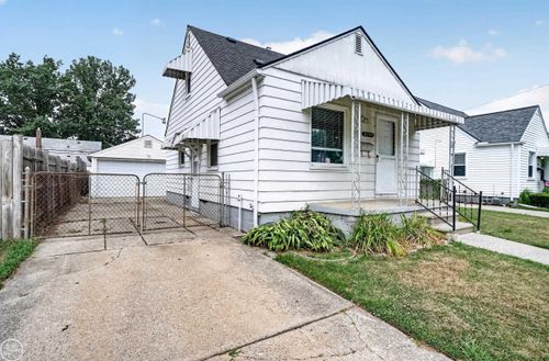8299 Superior Avenue, Center Line, MI, 48015 | Card Image