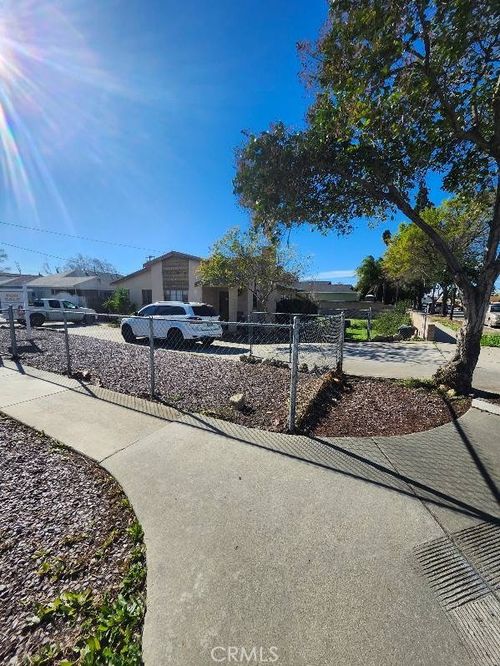 9236 Mango Ave, Fontana, CA, 92335-4817 | Card Image