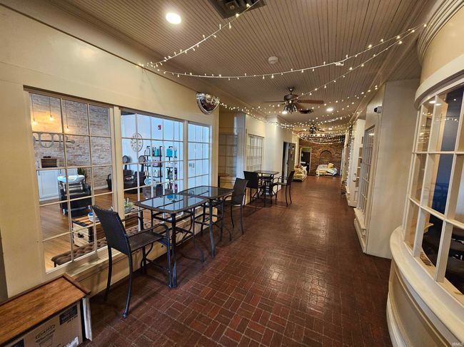 124 Main St, Home with 0 bedrooms, 5 bathrooms and null parking in Vincennes IN | Image 5