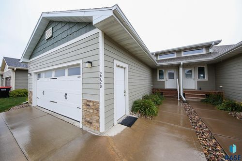 2720 E Sunburst Dr, Brandon, SD, 57005-6715 | Card Image
