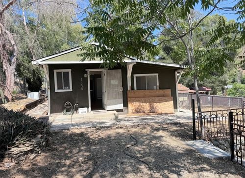 13238 Reservoir Ave, Santa Clarita, CA, 91390-4757 | Card Image
