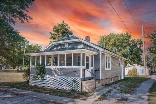 216 W 4th St, Saint Elmo, IL, 62458-1465 | Card Image