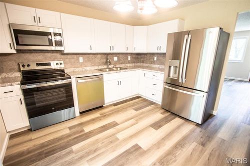 apt-118-220 Suppiger Ln, Highland, IL, 62249-1179 | Card Image