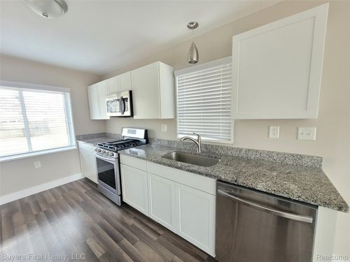 21741 Church St, Oak Park, MI, 48237-2693 | Card Image