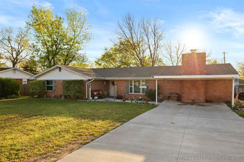 221 S Harvey St, Ada, OK, 74820-7214 | Card Image