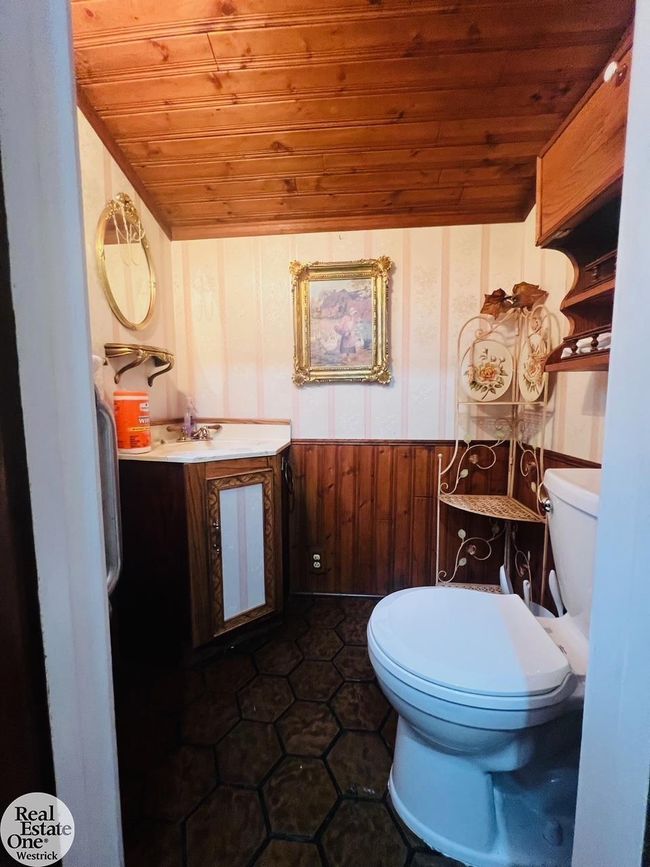 Half bath down | Image 8