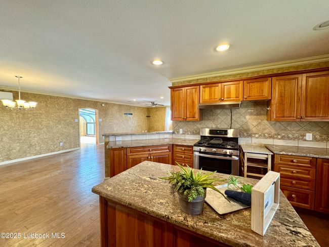 213 E 7 Th St, House other with 3 bedrooms, 3 bathrooms and null parking in Idalou TX | Image 12