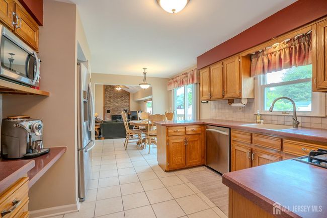 5 Wetherhill Way, House other with 4 bedrooms, 3 bathrooms and null parking in Dayton NJ | Image 35