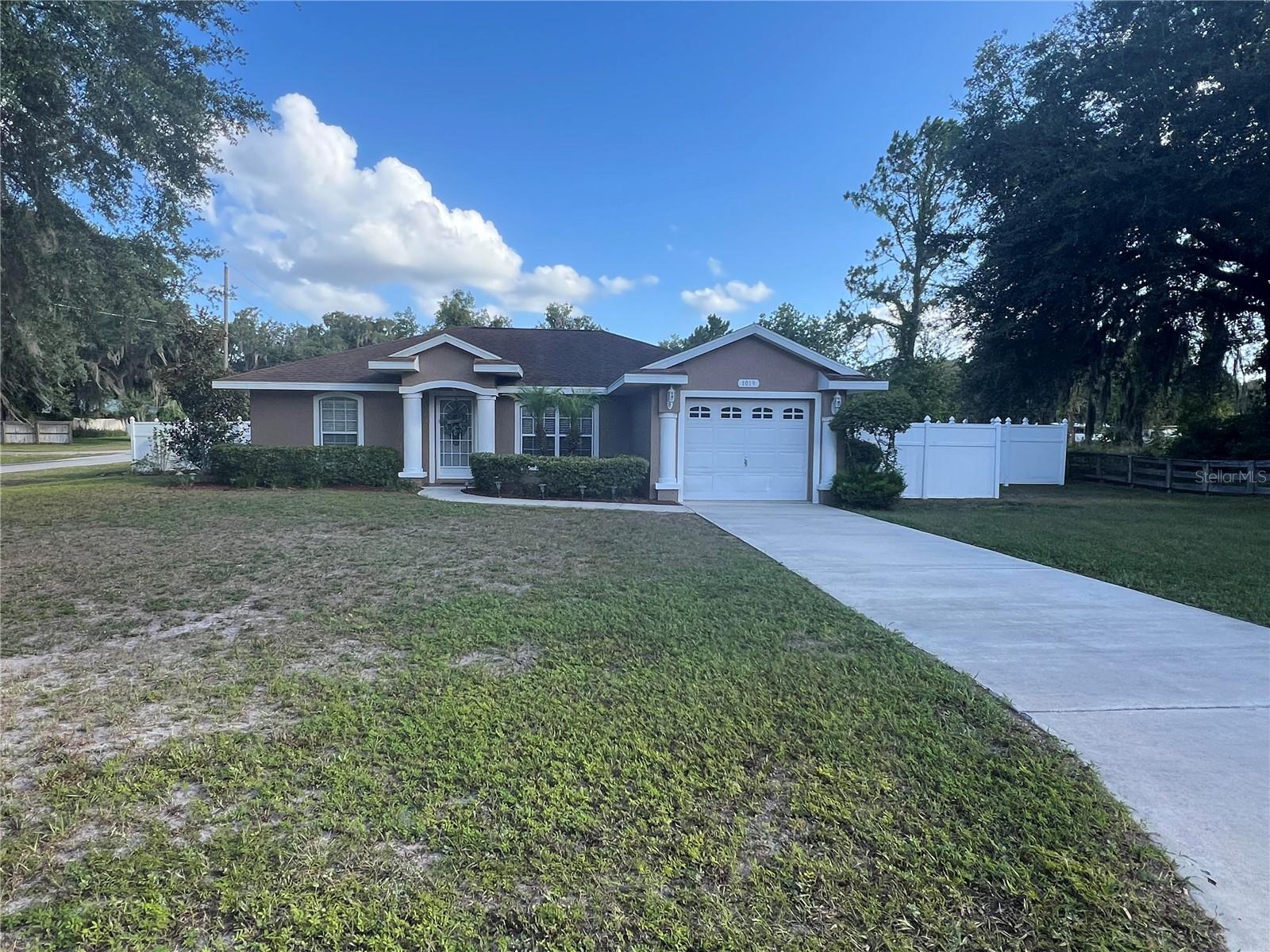 Cr 467 , Lake Panasoffkee, FL 33538