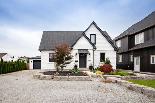 695 Quaker Rd, Welland, ON, L3C3H3 | Card Image