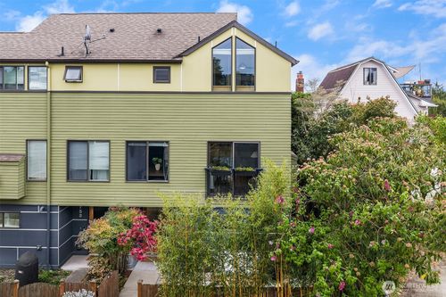 751 N 71st St, Seattle, WA, 98103-5128 | Card Image
