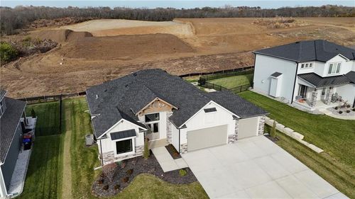 1616 Sw 27th St, Lee's Summit, MO, 64082-6004 | Card Image