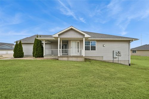 953 Acacia Dr Ne, Cedar Rapids, IA, 52402-6724 | Card Image