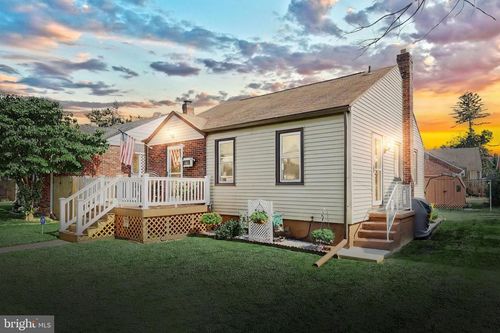 838 E Maple St, YORK, PA, 17403-2847 | Card Image