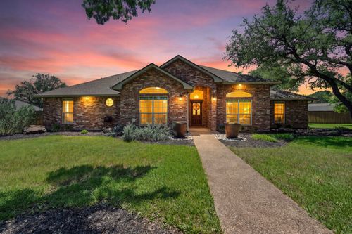 100 Twisted Oak Ln, Crawford, TX, 76638-2733 | Card Image