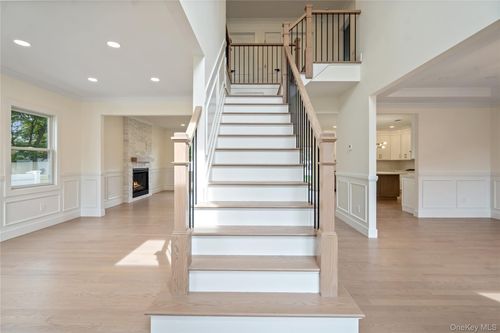 27A Belmont Cir, Syosset, NY, 11791-5726 | Card Image