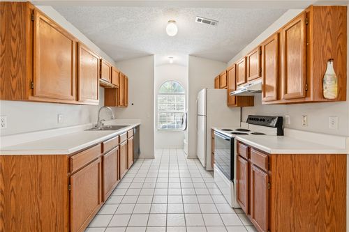 3182 W Oakfield St, Fayetteville, AR, 72704-6766 | Card Image