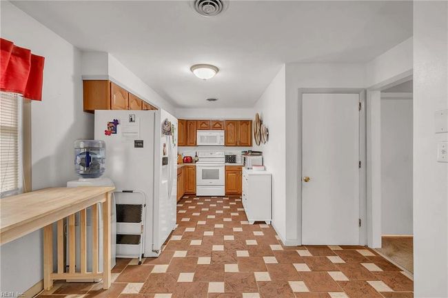 Kitchen | Image 9