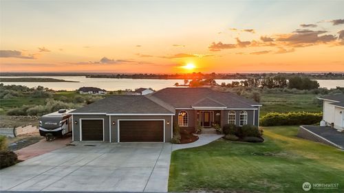 446 Viewmont Dr Se, Moses Lake, WA, 98837-8203 | Card Image