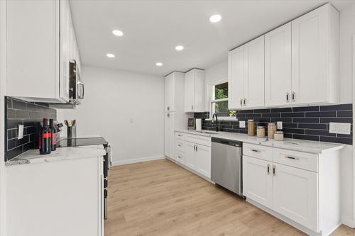 2003 Deerfield Dr, Carrollton, TX, 75007-5520 | Card Image