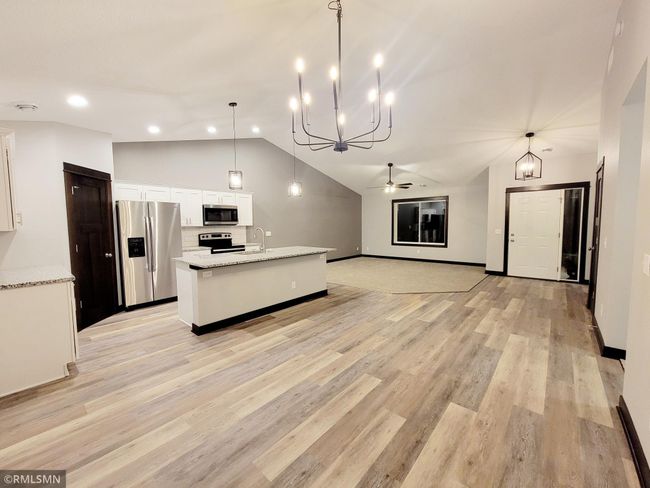 *Listing pictures are of previous model with similar finishes and layout* | Image 9