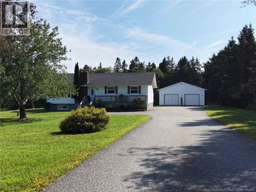 13 Woodward Cres, House with 5 bedrooms, 2 bathrooms and null parking in Quispamsis NB | Card Image